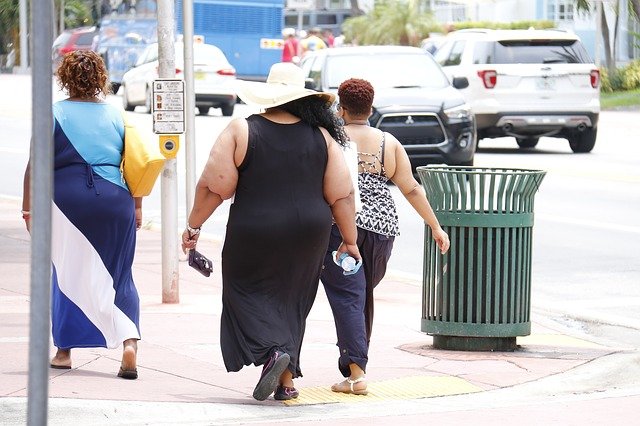 obézní ženy na procházce